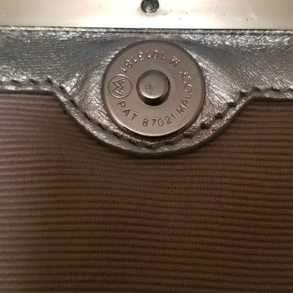 Ann Taylor Silver Leather Purse🖤 - Picture 4 of 9